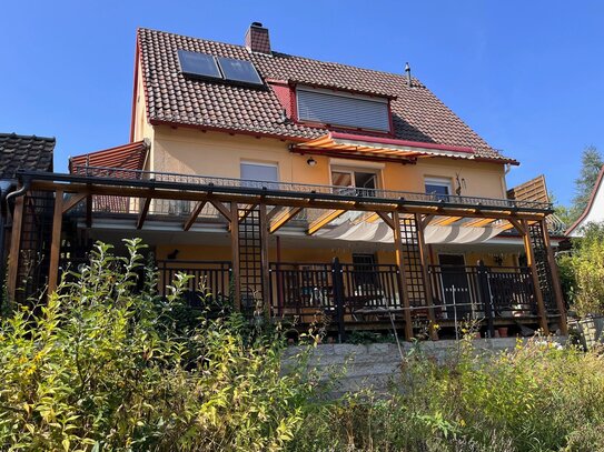 Wieder verfügbar! Top gepflegtes, modernisiertes Einfamilienhaus inkl. Nebengebäude, Carport und Garten in Bad Brückena…