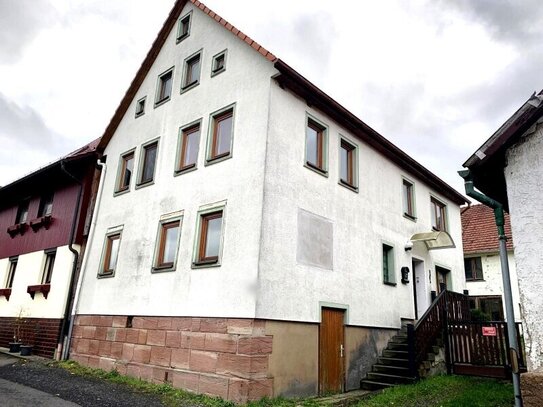 Bezugsfrei in der Rhön - Haus mit viel Platz, Garagen und Garten