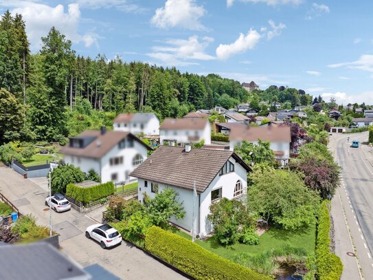 Schönes Einfamilienhaus im Grünen mit großem Garten