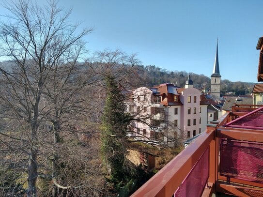 Panoramablick: 3-Zimmer-Wohnung im Dachgeschoss mit Balkon im sanierten Altbau