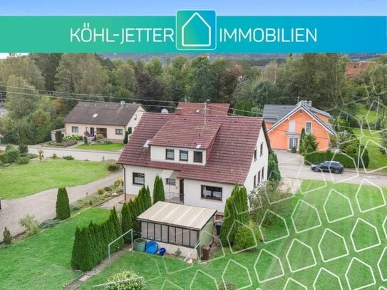 Solides Zweifamilienhaus mit großem Grundstück in naturnaher Lage von Balingen-Erzingen!