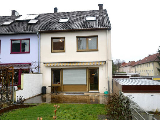 Bezugsfrei! Gepflegtes REH mit Garage und kleinem Garten Am Schießstand