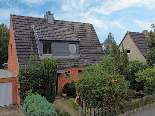 Kompaktes Einfamilienhaus mit Garten und Garage