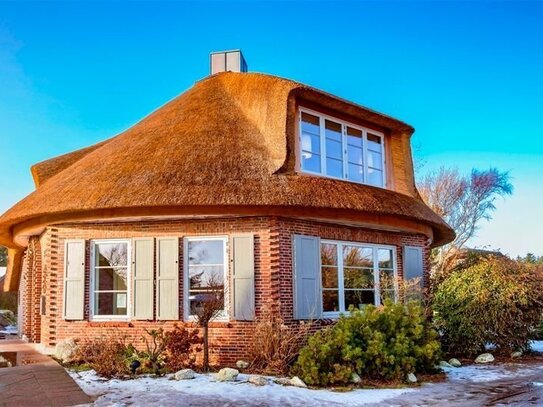 Individuelles Rundbau Einzelhaus mit Pool in Weststrandnähe