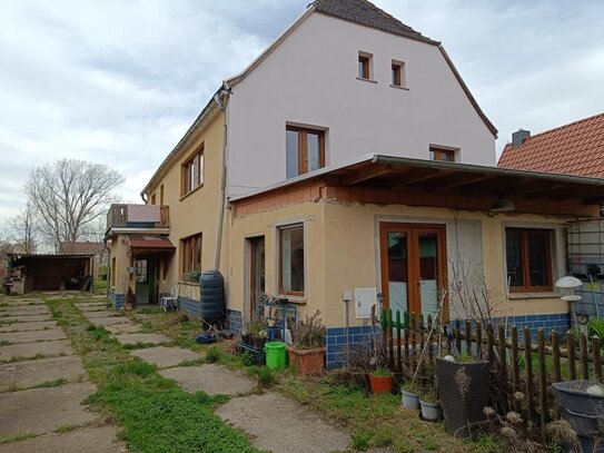 Großes Grundstück mit teilsaniertem Einfamilienhaus