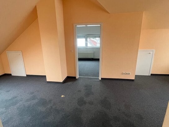 2,5 Zimmer-DG-Wohnung mit Balkon u. EBK in Kirchheim-Ötlingen