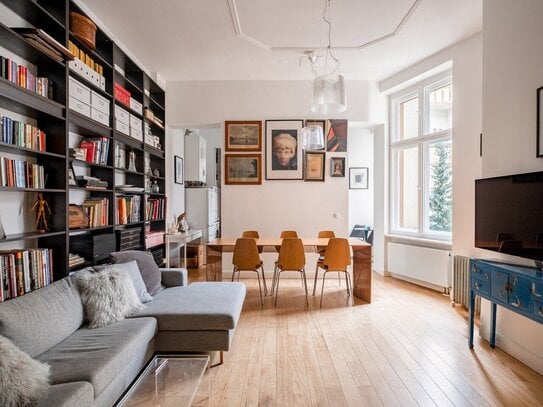 Wohnen im Altbau: Charmante 2-Zimmer-Eigentumswohnung mit Balkon auf der Roten Insel in Berlin Schöneberg