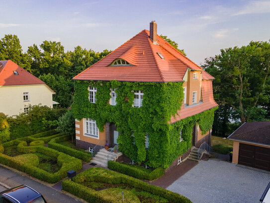 Mehrgenerationenhaus - Historische Altbauvilla aus 1928 in direkter Seelage.