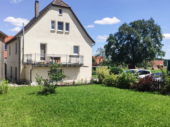 Schönes lichtdurchflutetes Zweifamilienhaus mit Garten