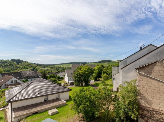 Modernes Wohnen mit sonnigem Dachbalkon im Energiesparhaus in schöner Lage von Konz-Obermennig