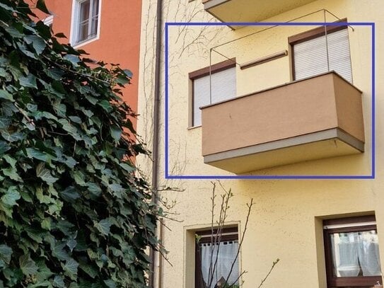 3-Zimmer-Wohnung im 1.OG mit Einbauküche und Balkon in Steinbühl