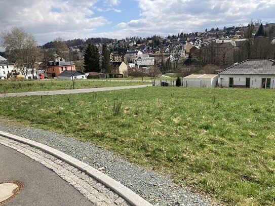 Schön gelegenes 658 m² Südhang-Baugrundstück (S1) in exponierter Lage von Lengenfeld