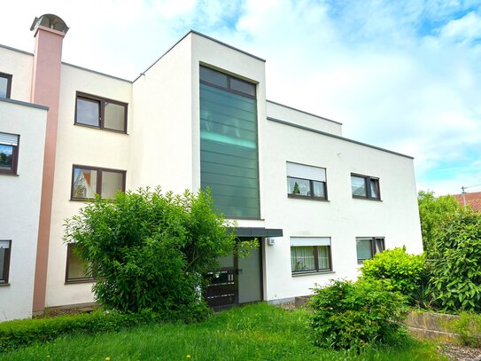 Großzügige 2,0-Zimmer-Wohnung mit Stellplatz und traumhaften Blick ins Grüne!