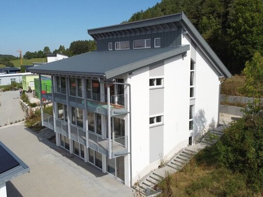 Modernes 3-Zimmer-Penthouse zum Erstbezug in traumhafter Aussichtslage von Münsingen zu vermieten