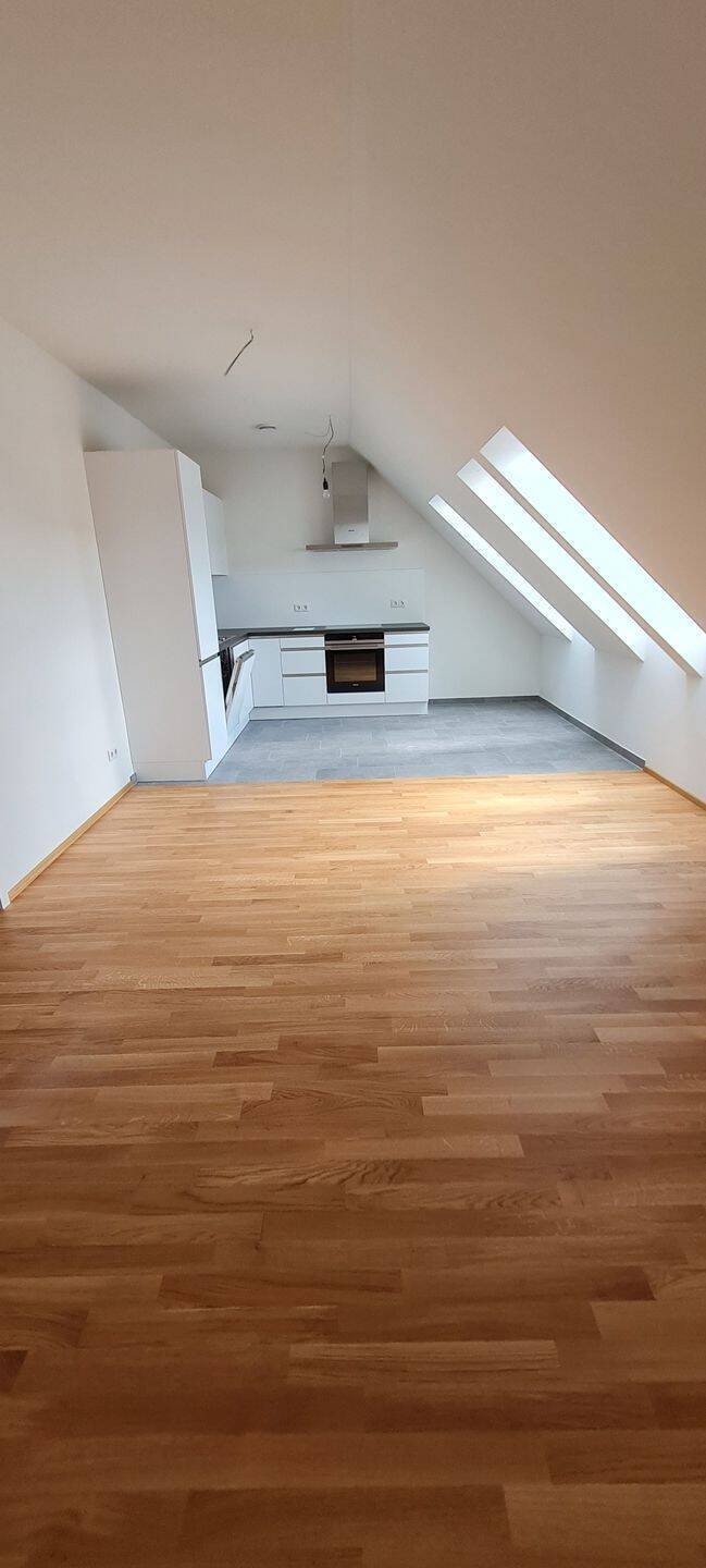                                                               4-Zimmer-Dachgeschoss-Wohnung ab 01.10.2026 in Hausen                                                       in Hausen (Frankfurt am Main)