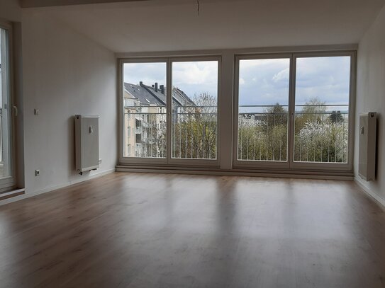 4-Zimmer-Dachgeschoss-Maisonette mit Blick ins Grüne, mit Balkon