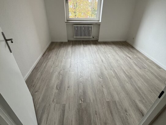 Und wann ziehen Sie zu uns? Drei Zimmer mit Balkon!