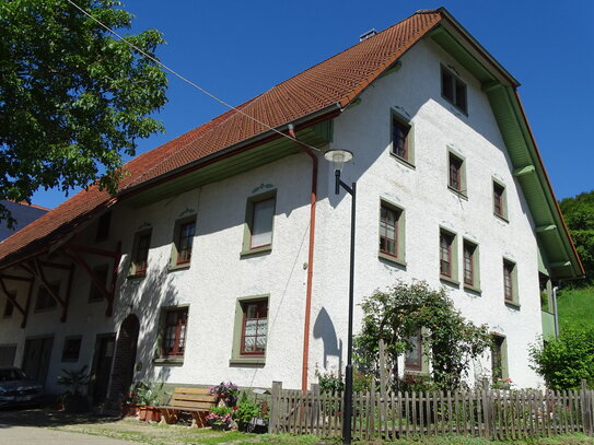 Großes Bauernhaus mit ehemaliger Schmiede und separatem Gartengrundstück