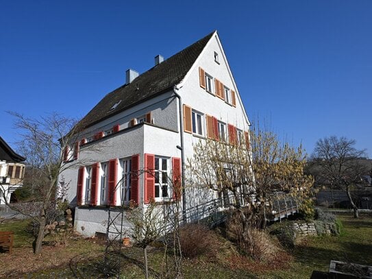 Freistehendes Einfamilienhaus mit Südterrasse und Garten in sonniger Panoramalage von Gundelsheim!