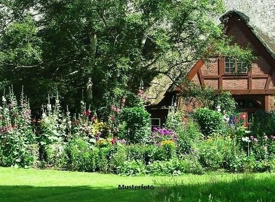 Einfamilienhaus nebst Garagen