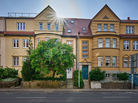 Großzügige 4,5-Zimmer-Wohnung mit Villencharakter, Balkon und Garten in zentraler Lage