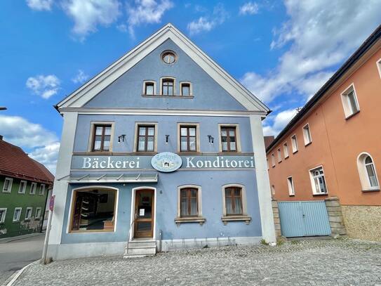 Wohn- und Geschäftshäuser am Marktplatz in Eslarn