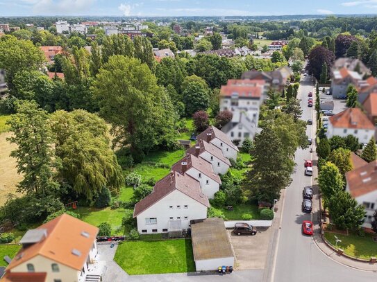 Vier vermietete Reihenhäuser im Block mit vier Garagen auf großem Grundstück in Hannover-Wettbergen