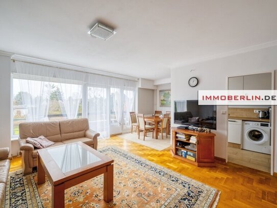 IMMOBERLIN.DE - Charmante Wohnung mit ruhigem Balkon & überdachtem Pkw-Stellplatz