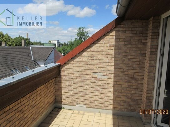 Tolle Dachgeschoss-Etagenwohnung mit Dachterrasse, Tageslichtbad, PKW-Stellplätze im Hof