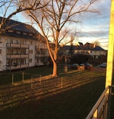 !!!!!!gemütliche-Wohnung - mit Balkon - hier ziehen wir ich ein!!!!!!!!!!!!