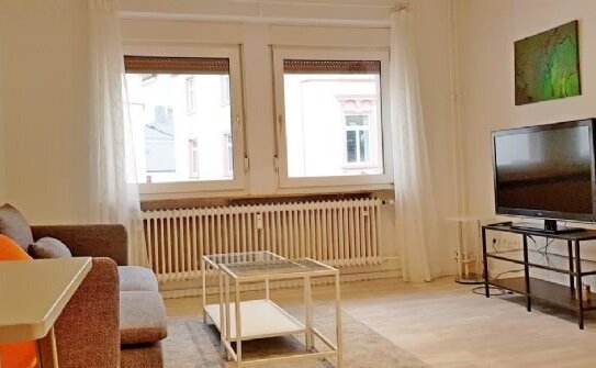 Neu renovierte 2 Zimmer Wohnung im Herzen von Sachsenhausen, 200m zum Main