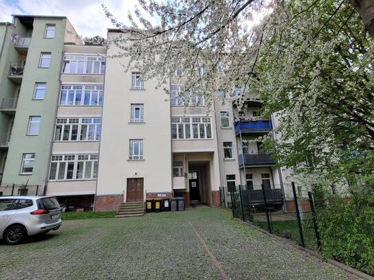 Aufzug und Loggia ! Freundliche 3-Zimmerwohnung