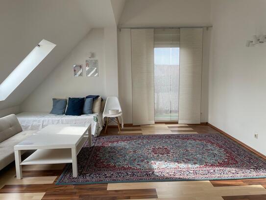 Wohnung mit Charme! 1,5-Zimmer-Maisonette mit Balkon im 4. OG