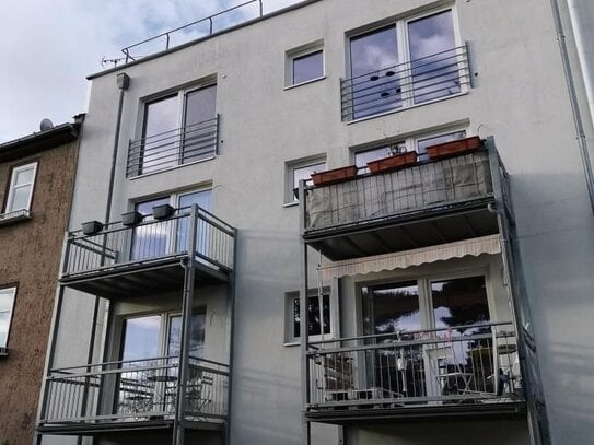 4 ZKB über 2 Etagen mit großer Dachterrasse u. eigenen Fahrstuhl, teilmöbliert auch für "Handwerker" geeignet...