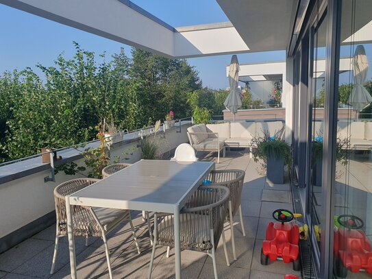 Lichtdurchflutete 3-Zimmer Penthouse Wohnung mit großer Dachterrasse in ruhiger, zentraler Lage