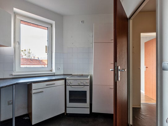 OWNR: Einziehen und Wohlfühlen - Renoviert und mit Küche! Dachgeschosswohnung mit Balkon