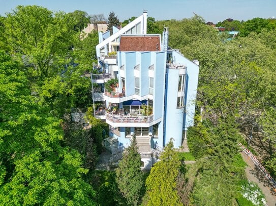 In bester Westend-Lage: Sanierungsbedürftige Maisonette-Eigentumswohnung mit Garten und Stellplatz