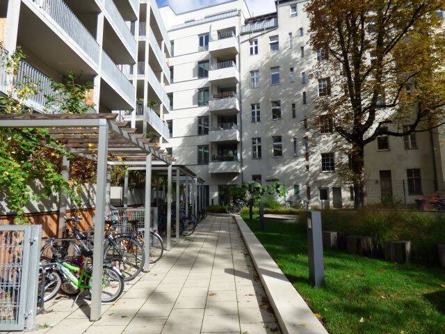 Wohnung in begehrter und zentraler Lage, nahe dem Ku´damm. *Sonnenbalkon*Einbauküche*Gäste-WC* - Photo 1