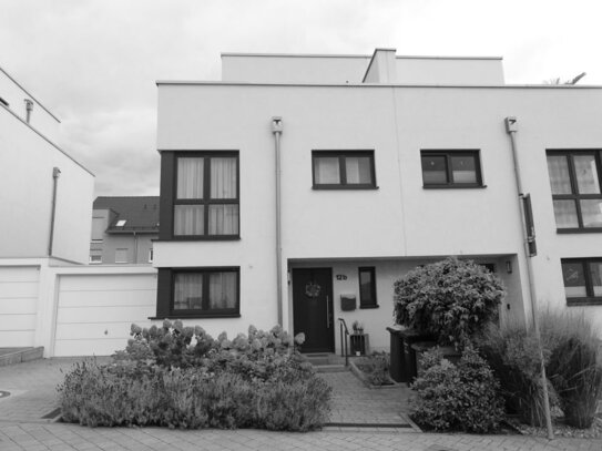 Moderne Doppelhaushälfte im Neubaugebiet mit Dachterrasse und Sauna - Ihr Traumhaus erwartet Sie!