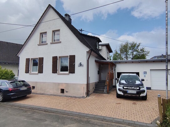 Freistehendes Einfamilienhaus mit Garten und Wintergarten in sehr ruhiger Lage (Sackgasse)