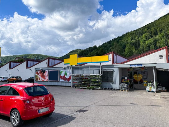 Verkaufsfläche * Großer Parkplatz * Andienungshof