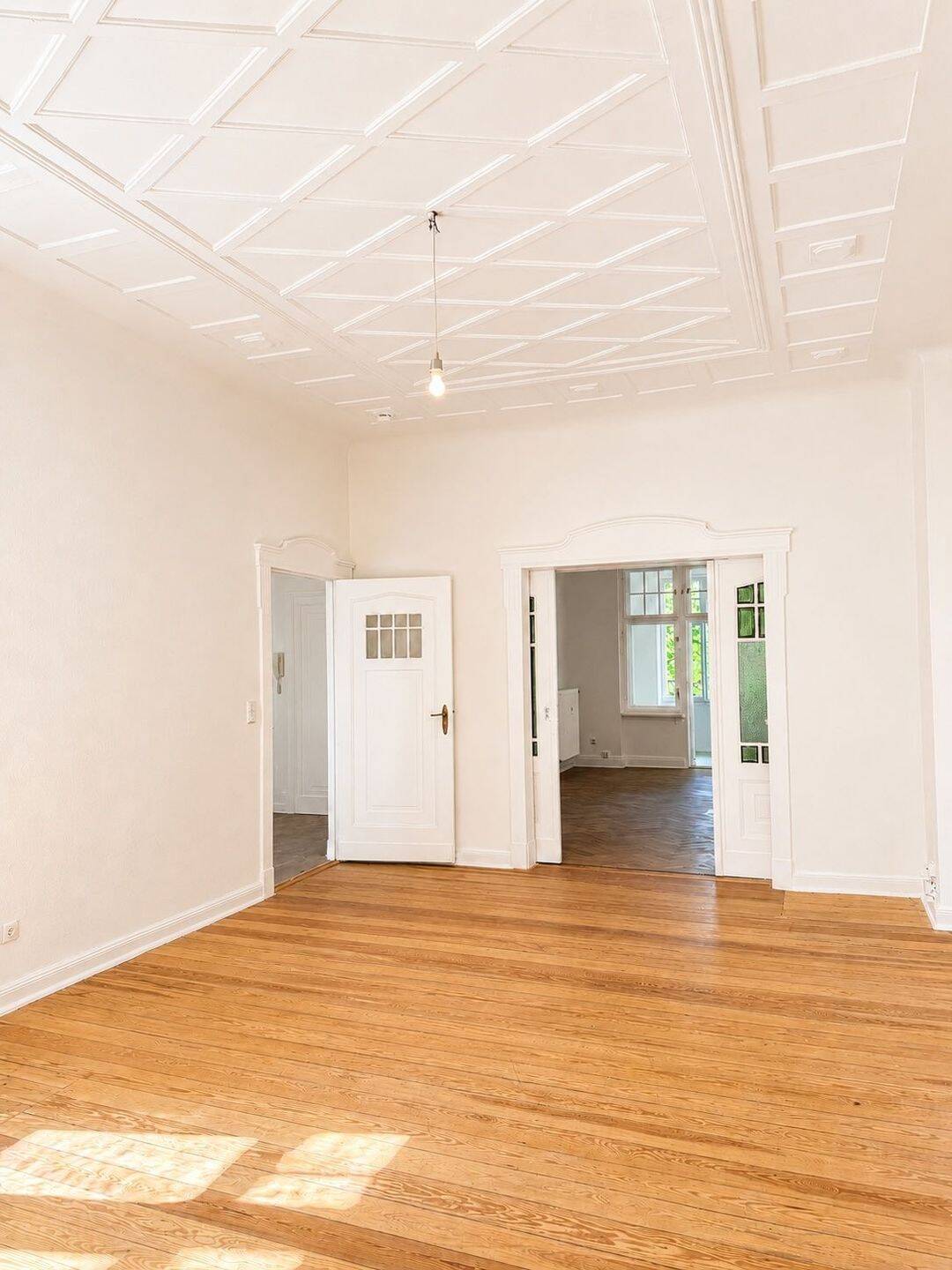 Großzügige 4-Zimmer-Wohnung in zentraler Lage (Erstbezug nach Renovierung) - Foto 1