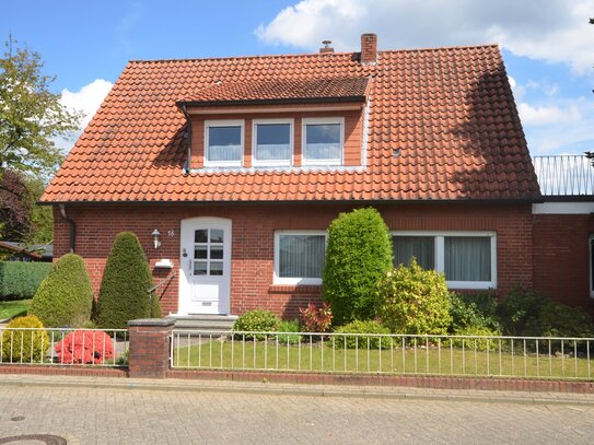 Einfamilienhaus in Lingen-Heukampstannen mit ca. 165 m² Wfl., Carport und Garage, Terrasse und Garten!