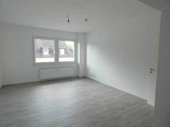 *** Singleappartement in zentraler Lage von E-Holsterhausen ***