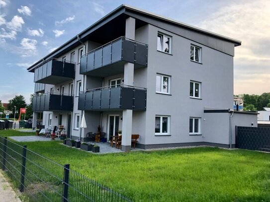 2 Zi-Whg., großer Balkon, Fußbodenh., bodengl. DU, Wanne, Stellplatz uvm.