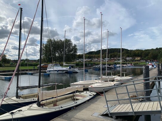 RESERVIERT! Wassersportler! Kleines Haus in Hafennähe des Kummerower Sees - Seeblick vom Grundstück