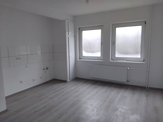 Sehr schöne komplett sanierte 2 Zimmer Wohnung zu vermieten!!!