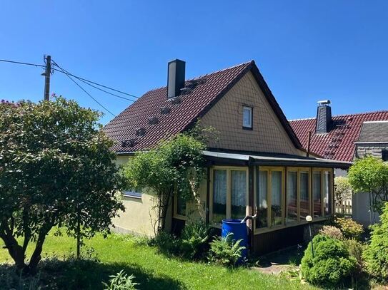 Kleines EFH zum Selbstausbau mit Garage, Wintergarten und schönem Garten zum Toppreis in guter Lage!