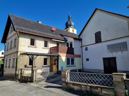 Modernisiertes 1-2 Familien-Wohnhaus mit Nebengebäude, Garage und Garten in zentraler Lage von Rentweinsdorf