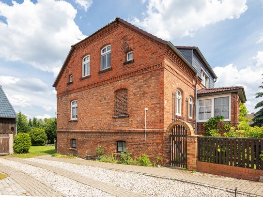 Am Wasser! Keller, Garage, Nebengebäude, optionale Einliegerwohnung - Einfamilienhaus in Tauche